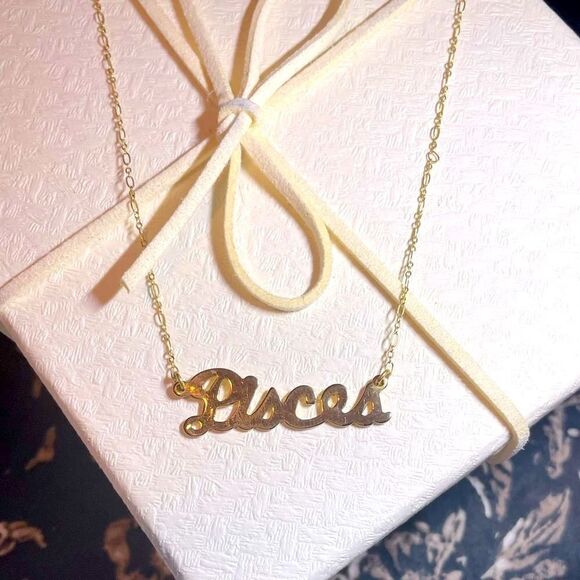 ROCK N ROSE - GOLD PLATED SCRIPT ZODIAC PISCES NECKLACE - Picture 4 of 10